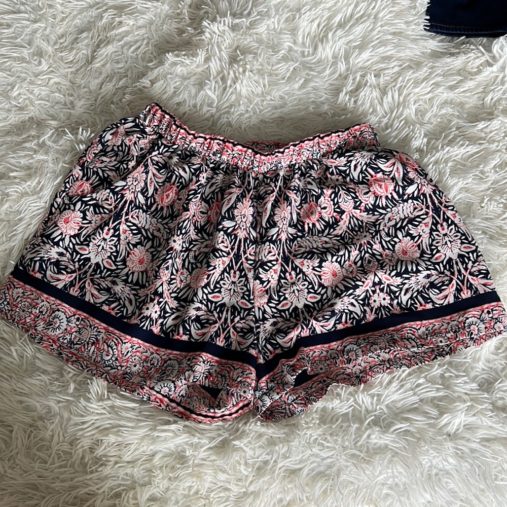 Design Patterned Shorts - Picture 1 of 4